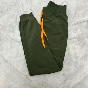 Olive figs jogger style scrub pant